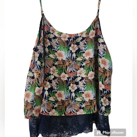 Spring Top 🌺 - Picture 3 of 6